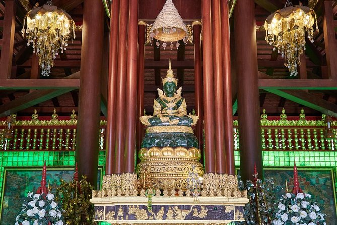 Private Tour: Grand Palace & Emerald Buddha Temple Experience - Private transport makes the short tour easier