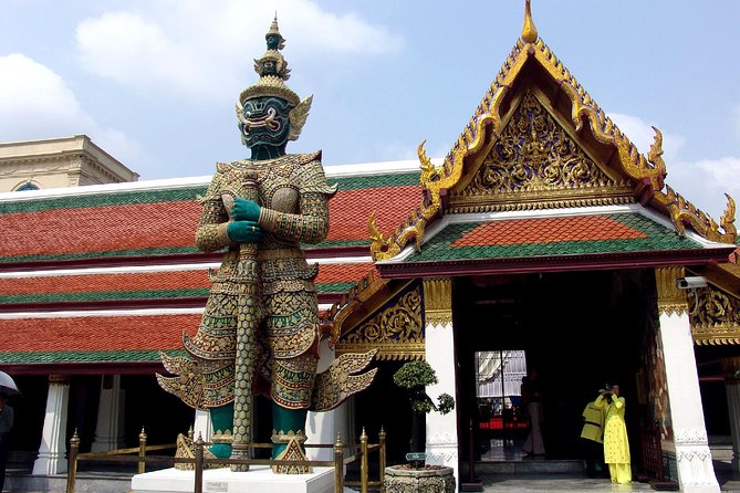 Private Tour: Grand Palace & Emerald Buddha Temple Experience - What the private guide adds, and where it may fall short