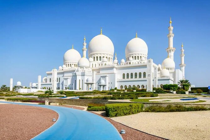 Private Tour in Abu Dhabi City with BAPS Temple - Emirates Palace, luxury seen from the outside