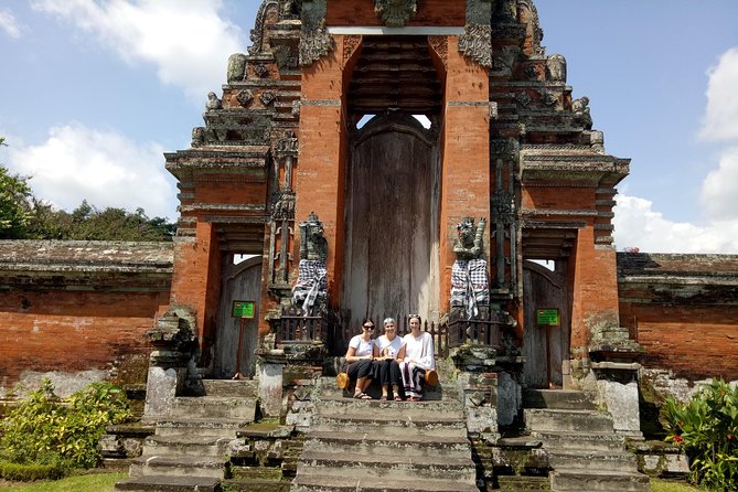 Private Tour: Leke-Leke Waterfall, Handara gate & Iconic Temples - The guides are a major part of the experience