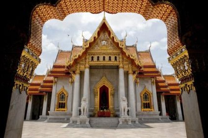 Private Tour of Bangkok's Temples Including Reclining Buddha (Wat Pho) - The flower market and a quick look at daily Bangkok