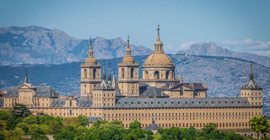 Private tour: San Lorenzo de El Escorial Monastery - The basilica and the religious heart of the complex