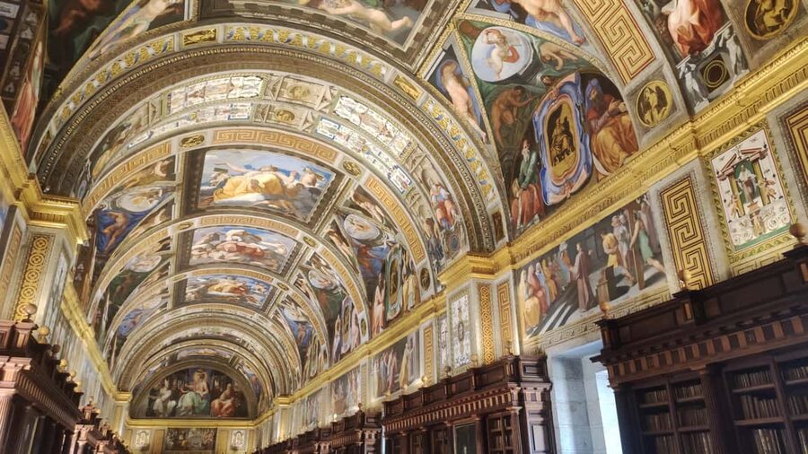 Private tour: San Lorenzo de El Escorial Monastery - Renaissance gardens and the Sierra de Guadarrama views