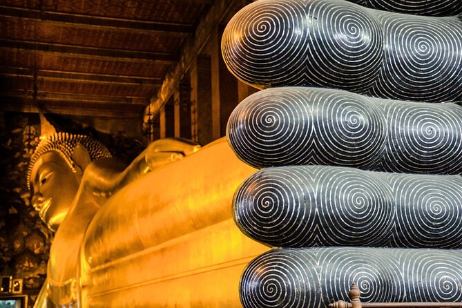 Private tour to Wat Pho,Wat Arun, Canal Tour,Flower Market - Wat Arun and the 67-meter porcelain prang