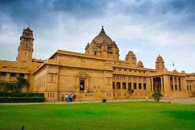 Private Transfer From Jodhpur To Udaipur Via Ranakpur Jain Temple - The driver can shape the experience