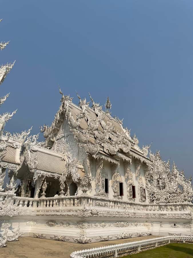 Private trip Chiang Rai Day trip, White Temple, Blue temple - The real shape of this Chiang Rai day trip