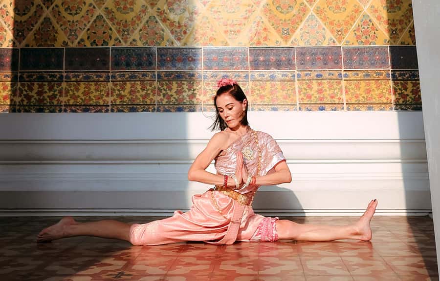 Professional Thai Costume Photography at Wat Arun, Bangkok - Why Wat Arun makes such a good photo studio