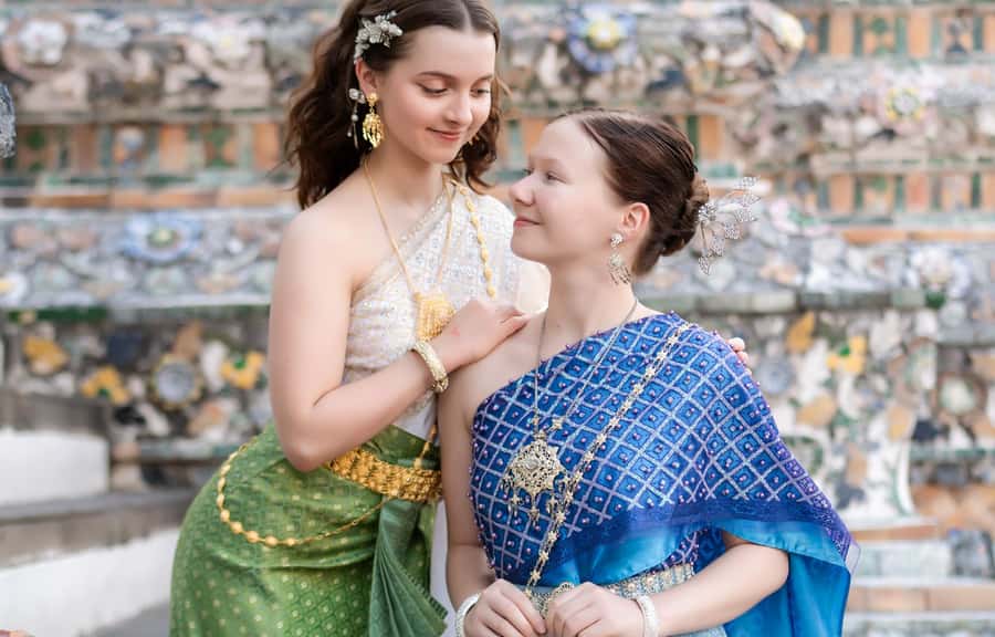 Professional Thai Costume Photography at Wat Arun, Bangkok - One or two hours with a private photographer