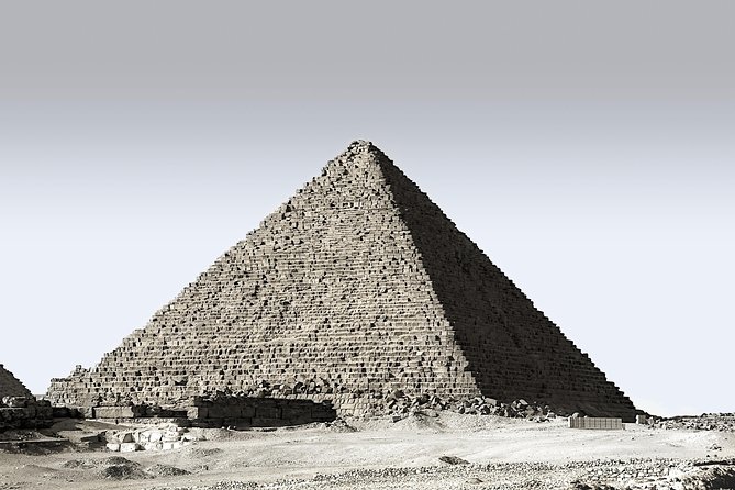 Pyramids of Giza & Sphinx & valley temple Tour with Egyptian lunch - Who should book this experience?