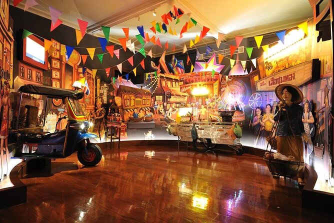 Reclining Buddha Wat Pho and Museum of Siam Tour from Bangkok - Wat Pho and the Buddha that fills the room