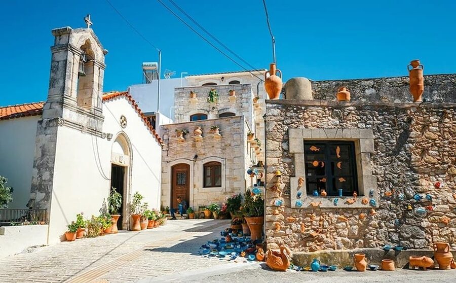 Rethymno: Melidoni Cave and Arkadi Monastery Half-Day Trip - The pottery stop near Margarites