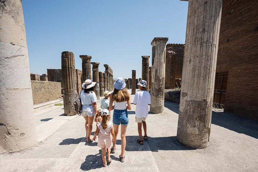 Rome: Temples, Squares & Markets Guided Walking Tour - Key points to know before booking
