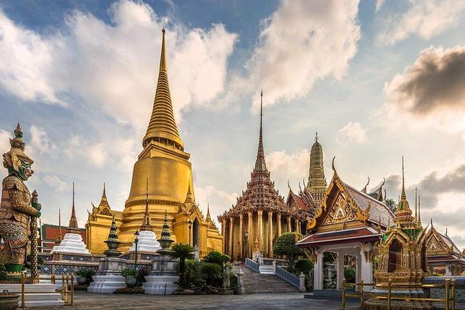 Royal Grand Palace and Bangkok Temples: Half Day Tour - Wat Traimit and the five-and-a-half-ton Buddha