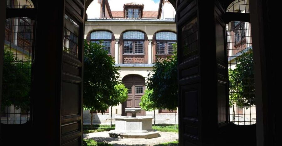 Royal Monastery of the Barefoot nuns: Guided Tour + Tickets - Why the Descalzas Reales feels different from Madrid’s grand museums