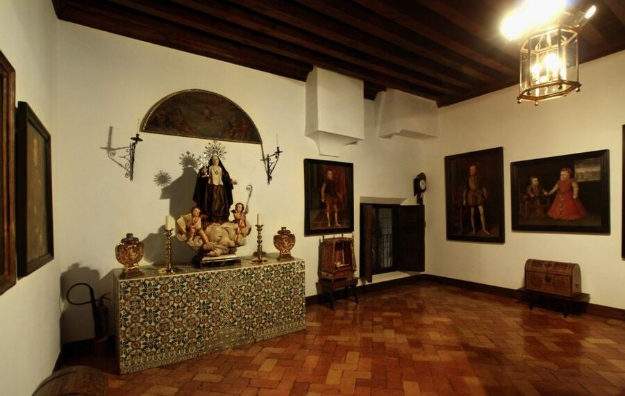 Royal Monastery of the Barefoot nuns: Guided Tour + Tickets - Chapels, choir, and the sound of a living convent