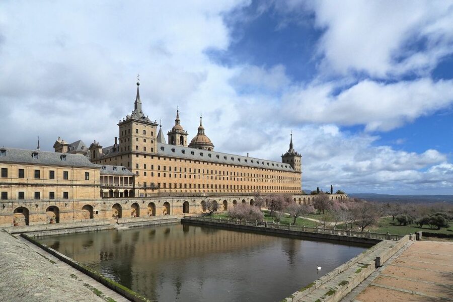 San Lorenzo de El Escorial: Monastery and Site Guided Tour - Five details that shape the experience
