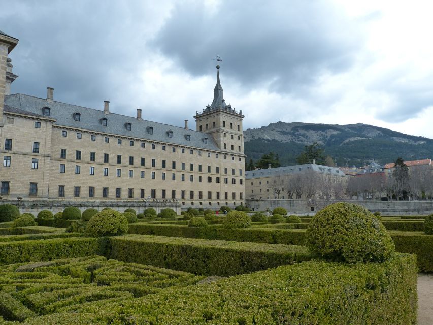 San Lorenzo de El Escorial: Monastery and Site Guided Tour - The basilica and Philip II’s religious vision