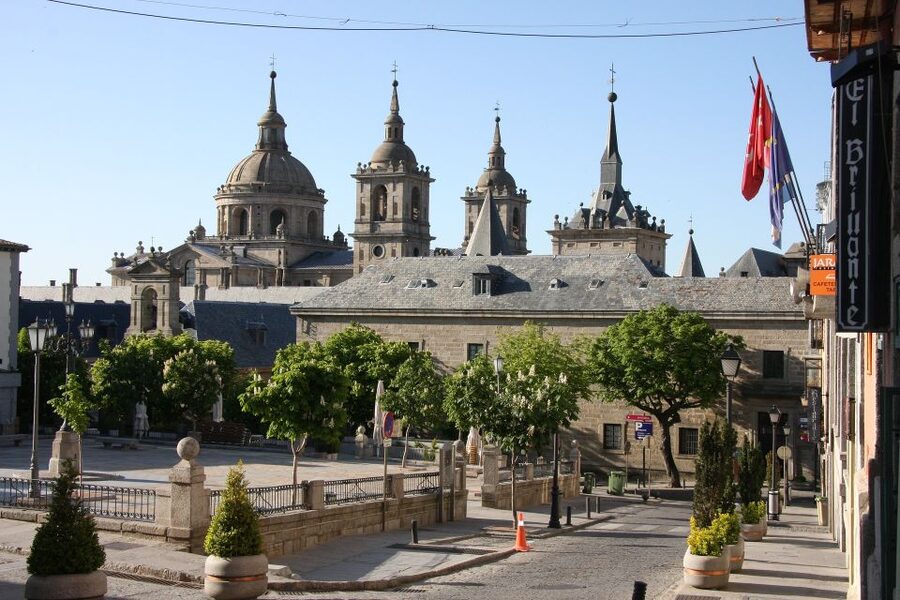 San Lorenzo de El Escorial: Monastery and Site Guided Tour - The Royal Library and Philip II’s intellectual ambition