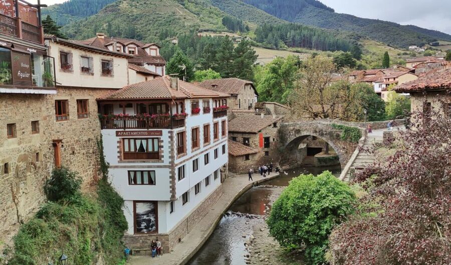 Santander: Picos, Santo Toribio Monastery and Potes Day Tour - Potes, the prettiest stop for lunch