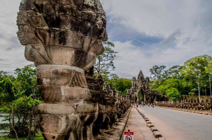 Seat-In-Coach: Small Circuit tour with Sunrise at Angkor Wat - Bayon and the 216 stone faces