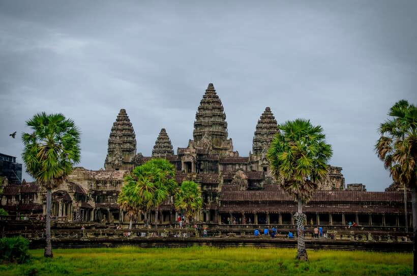Seat-In-Coach: Small Circuit tour with Sunrise at Angkor Wat - The 4:20 AM pickup and temple pass