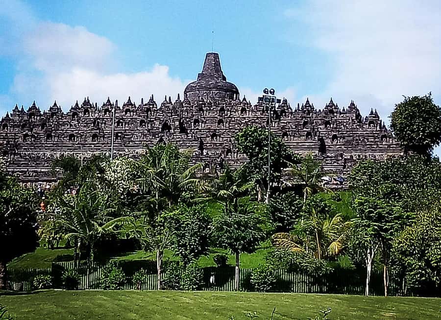 SEMARANG SHORE TOURS: BOROBUDUR TEMPLE EXCURSIONS - Leaving Semarang Port Before the Crowds