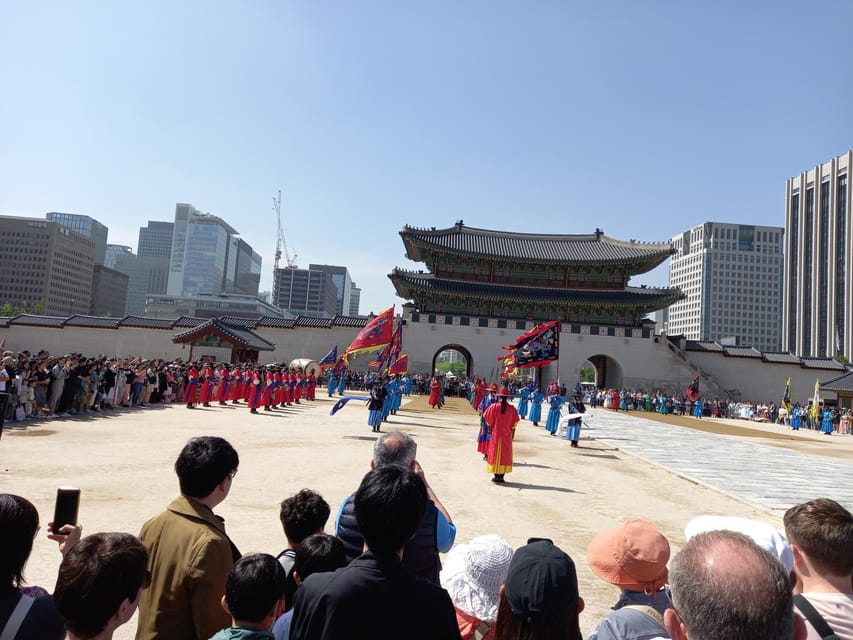 Seoul: 4-Hour Guided Tour to Palace, Bukchon, Jogyesa Temple - Should you book the Gyeongbokgung and Bukchon tour?