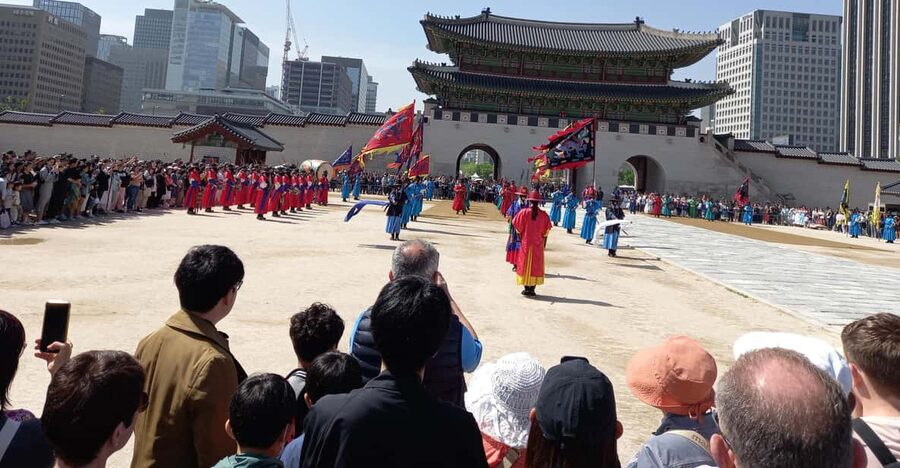 Seoul: 4-Hour Guided Tour to Palace, Bukchon, Jogyesa Temple - Why this Seoul tour works best with a guide