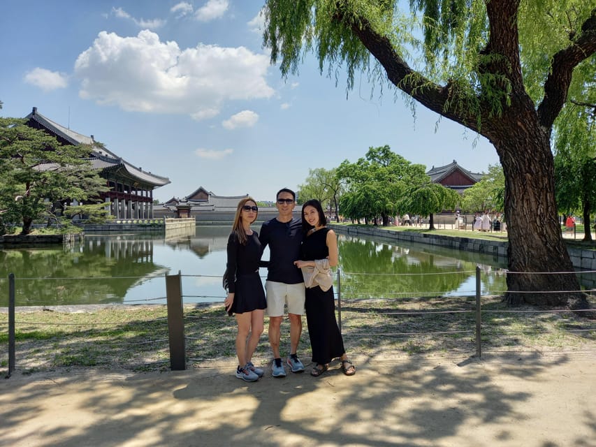 Seoul: 4-Hour Guided Tour to Palace, Bukchon, Jogyesa Temple - Bukchon Hanok Village, with Seoul’s old and new in one view