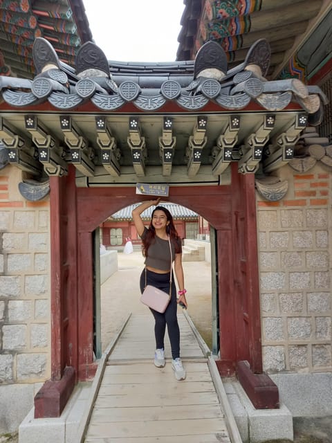 Seoul: 4-Hour Guided Tour to Palace, Bukchon, Jogyesa Temple - Insadong and the connection to Jogyesa Temple