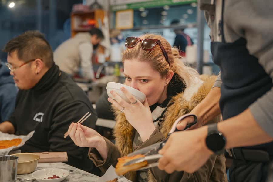 Seoul: Palace, Temple and Market Guided Foodie Tour at Night - The market food: what to expect
