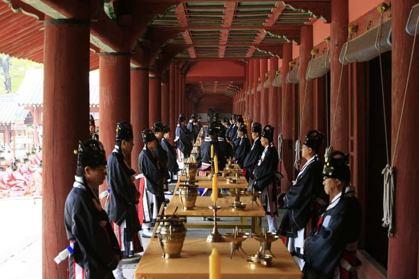 Seoul: UNESCO Sites tour: Palace, Shrine & Bukchon Village - Starting in Bukchon, where Seoul’s old houses still shape the streets