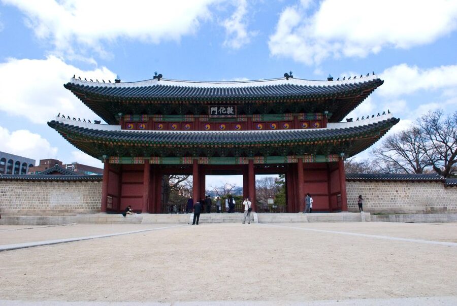 Seoul: UNESCO Sites tour: Palace, Shrine & Bukchon Village - The full-day option continues to Suwon
