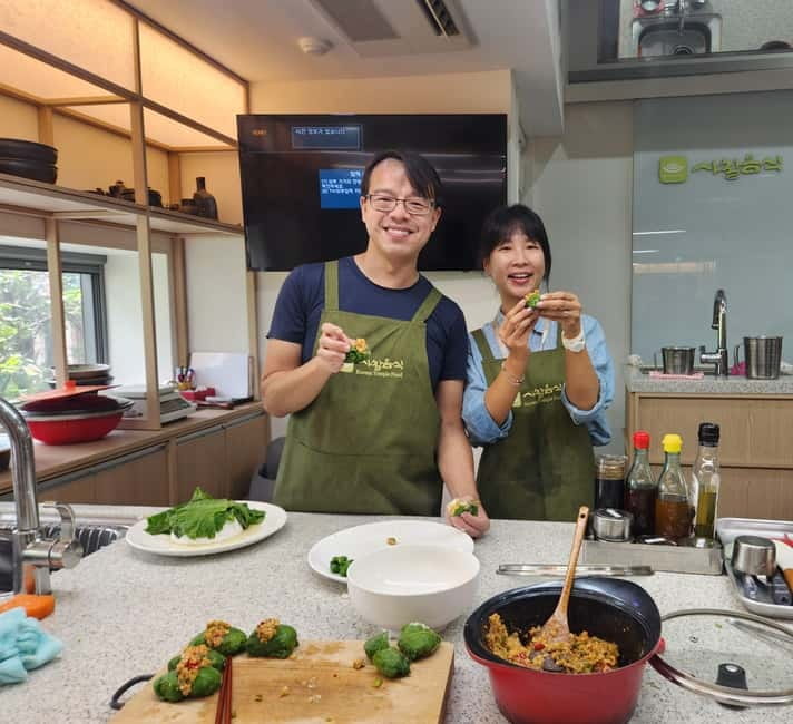 Seoul: Vegan Temple Food Class, Jogyesa & Changdeokgung Tour - Jogyesa Temple and Seoul’s Buddhist Center