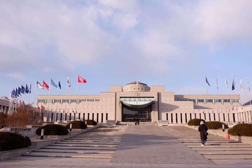 Seoul: War Memorial, Jogyesa Temple & Tapgol Park Tour - Modern Korea at the National Museum of Korean Contemporary History
