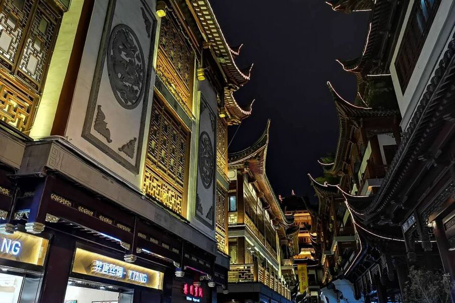 Shanghai: Yu Garden and City God Temple Walking Tour - Should you book the Yu Garden and City God Temple walk?
