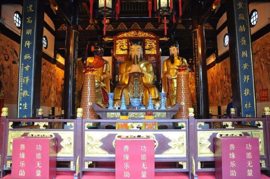 Shanghai: Yu Garden and City God Temple Walking Tour - The City God Temple and Shanghai’s Taoist traditions