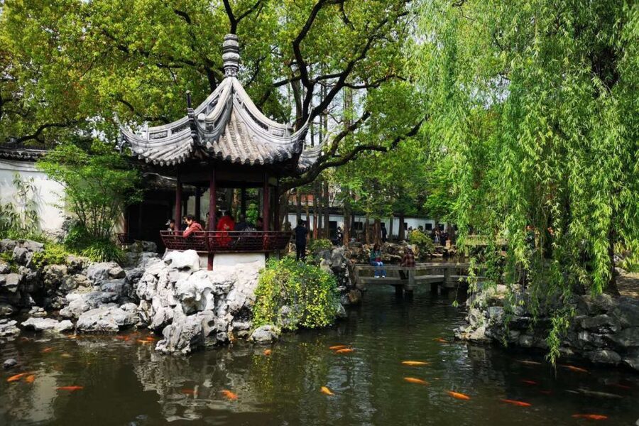 Shanghai: Yu Garden and City God Temple Walking Tour - Yu Garden Old Street, crafts, and tea tasting