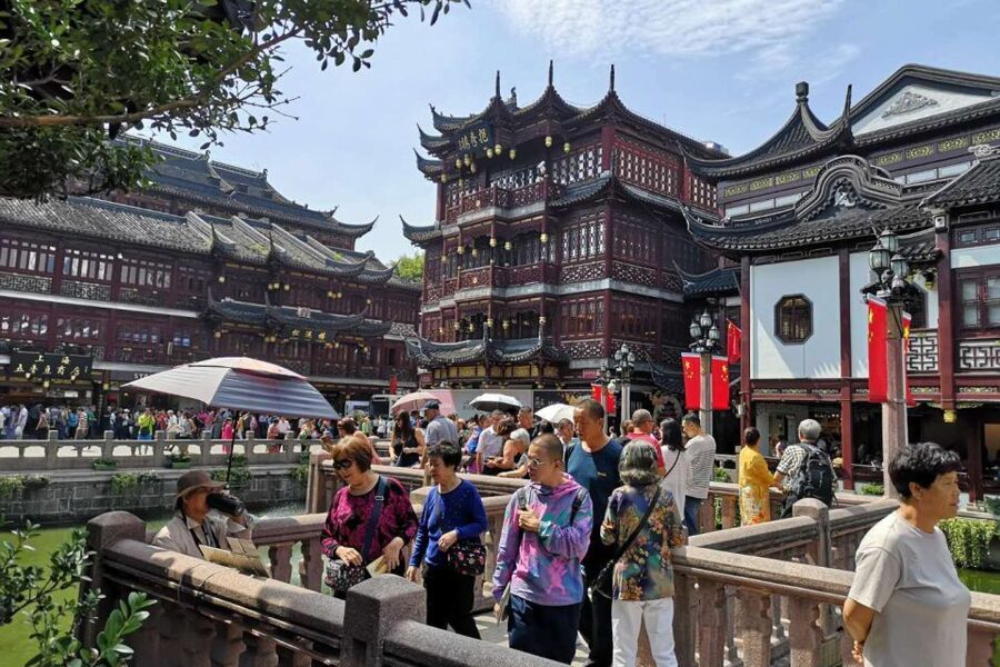 Shanghai: Yu Garden and City God Temple Walking Tour - Soup dumplings and the optional food upgrade