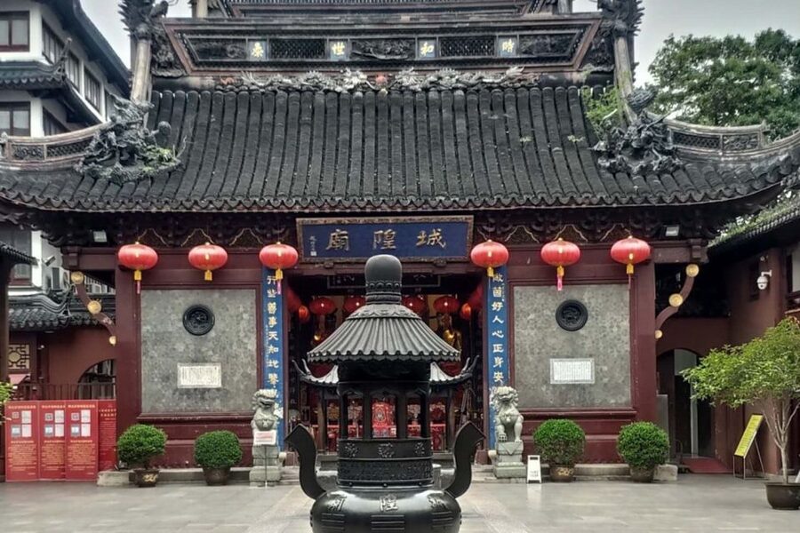 Shanghai: Yu Garden and City God Temple Walking Tour - Who should choose this Shanghai experience?