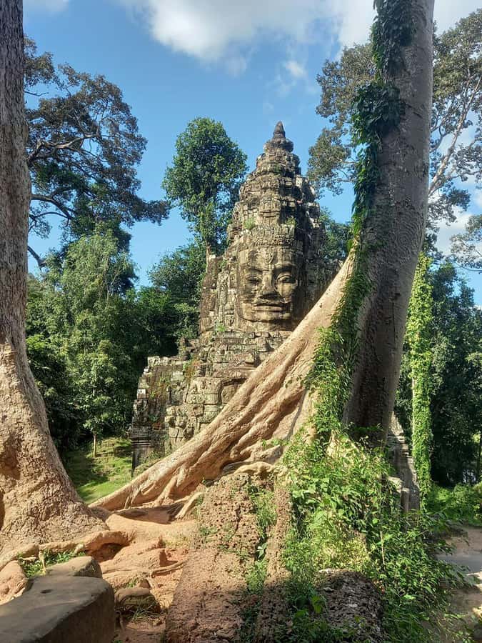 Shared day tour with Spanish-speaking guide at Angkor Temple. - Bayon and its famous stone faces