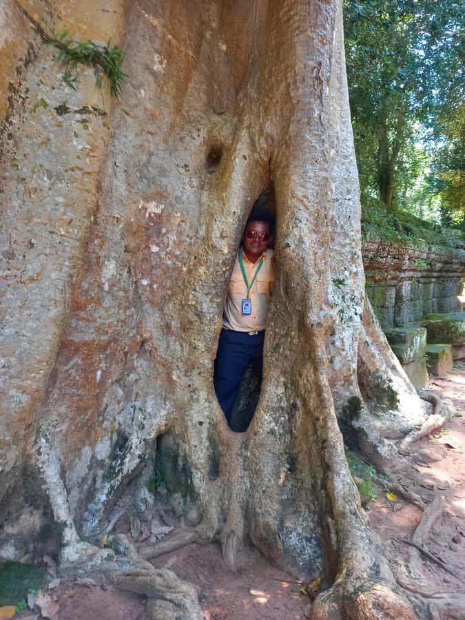 Shared day tour with Spanish-speaking guide at Angkor Temple. - Entering Angkor Thom through the South Gate