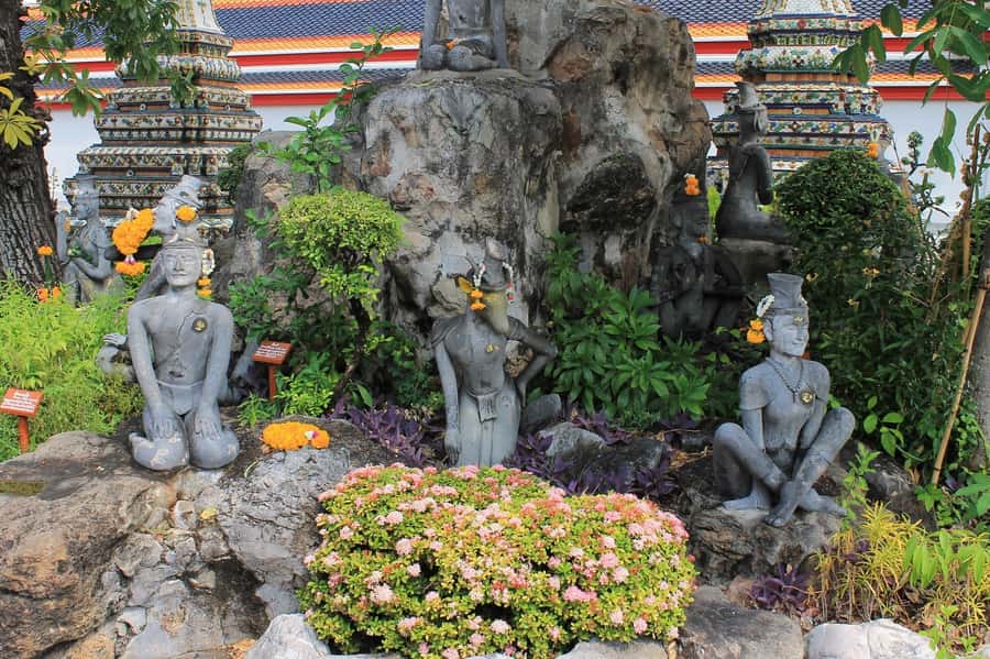 Shared Tour: Wat Pho, Wat Traimit and Wat Benchamabophit - What the shared and private options mean
