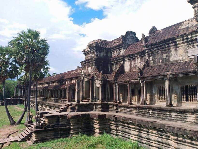 Sharing Trip to Angkor Temple with sunset - Bayon and the faces that watch over Angkor Thom