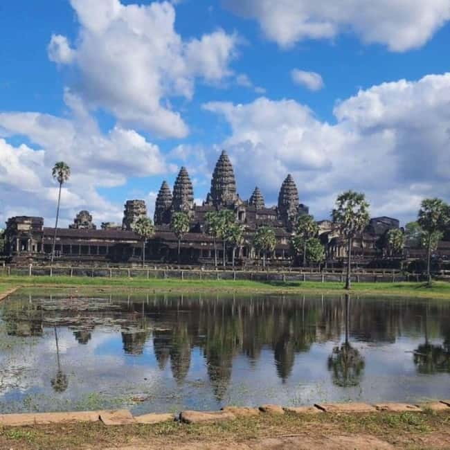 Siem Reap: 1-Day Angkor Wat Tour in Portuguese - Victory Gate and the approach to Angkor Thom