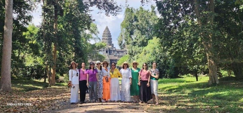 Siem Reap: 1-Day Angkor Wat Tour in Portuguese - Angkor Thom, the royal city inside the walls