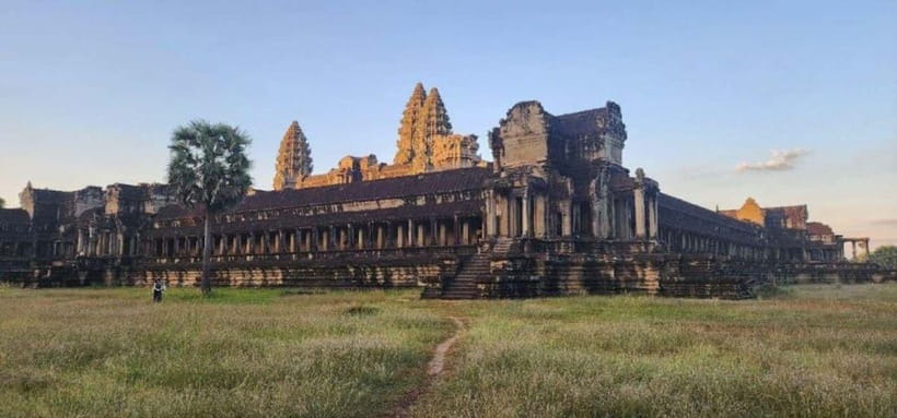 Siem Reap: 1-Day Angkor Wat Tour in Portuguese - Bayon and the famous smiling faces
