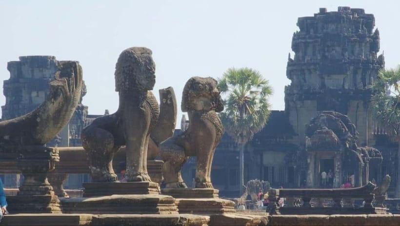 Siem Reap: 1-Day Angkor Wat Tour in Portuguese - Lunch near the temples, with the bill separate