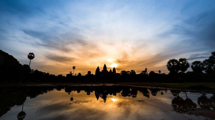 Siem Reap: Angkor Sunrise 1- or 2-Day Guided Temples Tour - Day 1: Pre Rup and the road to Banteay Srei