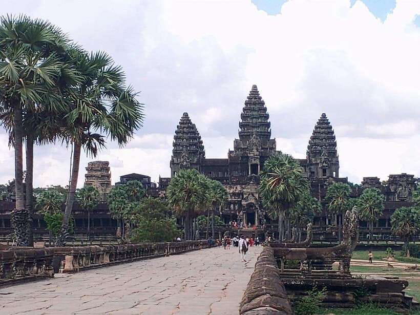 Siem Reap: Angkor Wat, Angkor Thom, and Banteay Srei Tour - Banteay Samre or a local stop on the way back